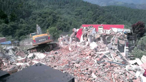 21日， 青龙峪别墅群拆违现场。
