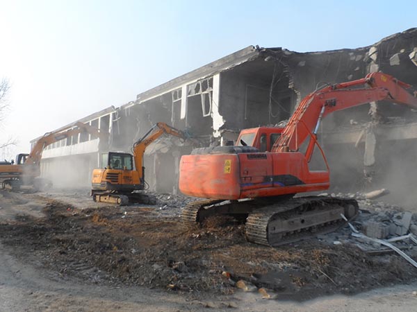 北京新机场跑道上最后一座变电站完成退运拆除